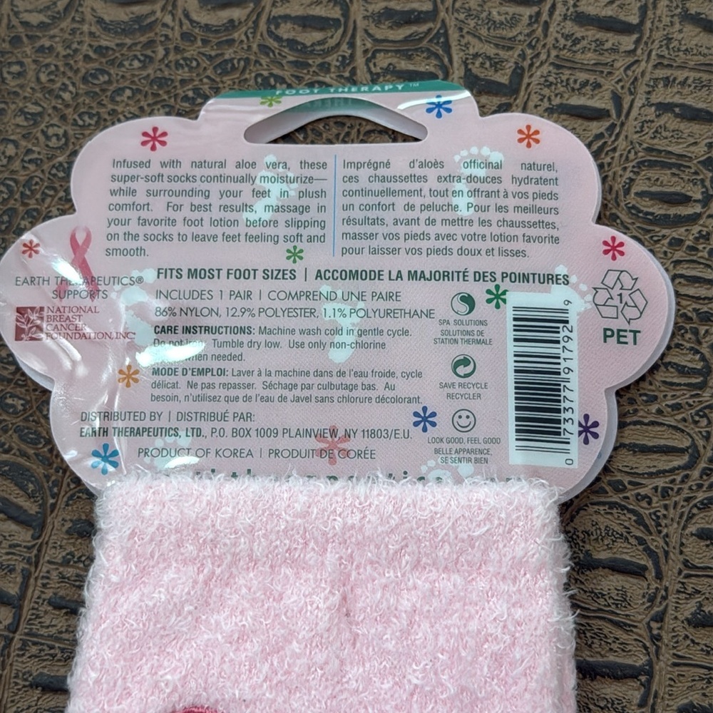Earth Therapeutics Aloe Moisture Socks Pink, Spa Soft Hydrating Socks, One Size - Picture 4 of 4